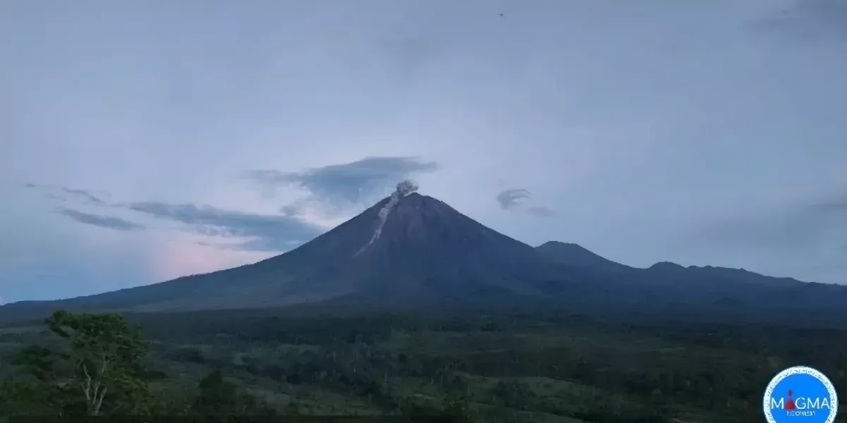 Gunung Semeru Hari Ini Meletus 14 Kali Warga Sekitar Diminta Tetap Waspada