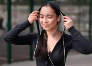 Hati-hati! Menggunakan Earphone Bisa Berdampak Buruk bagi Kesehatan, Simak Penjelasannya