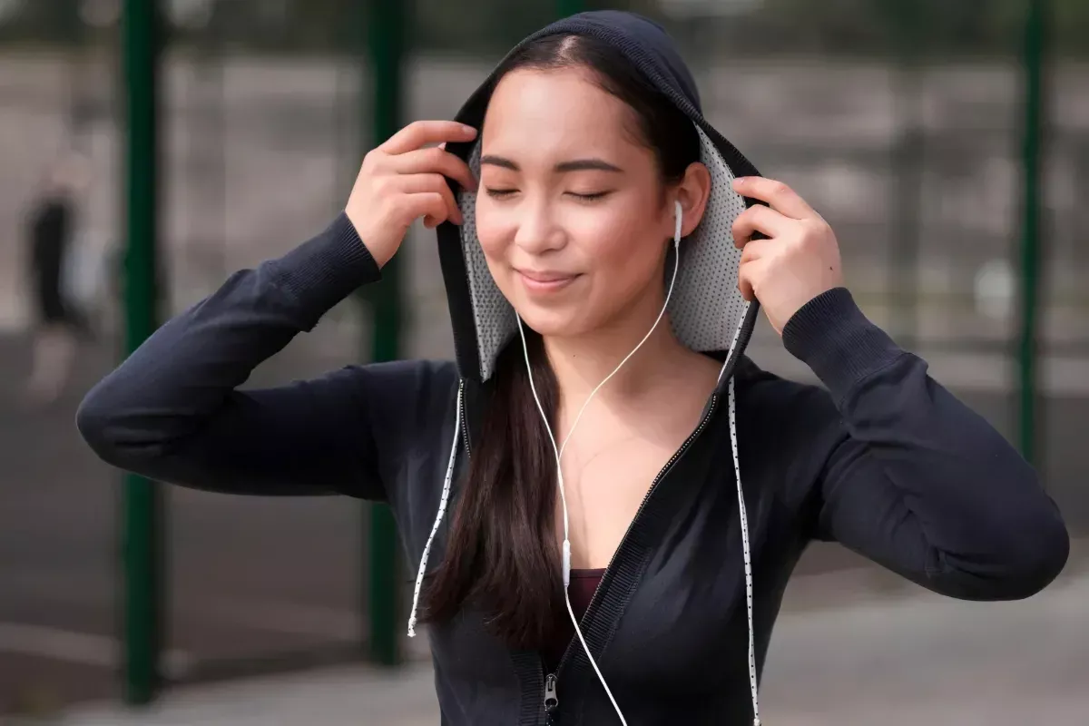 Hati-hati! Menggunakan Earphone Bisa Berdampak Buruk bagi Kesehatan, Simak Penjelasannya