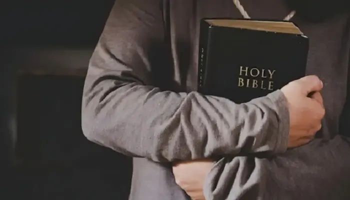 Membaca Alkitab Setiap Hari: Membentuk Hati dan Hidup yang Berkenan kepada Tuhan