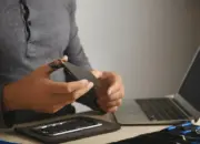 Jangan Terlalu Sering Charge 100%! Begini Trik Baterai Laptop Lebih Awet