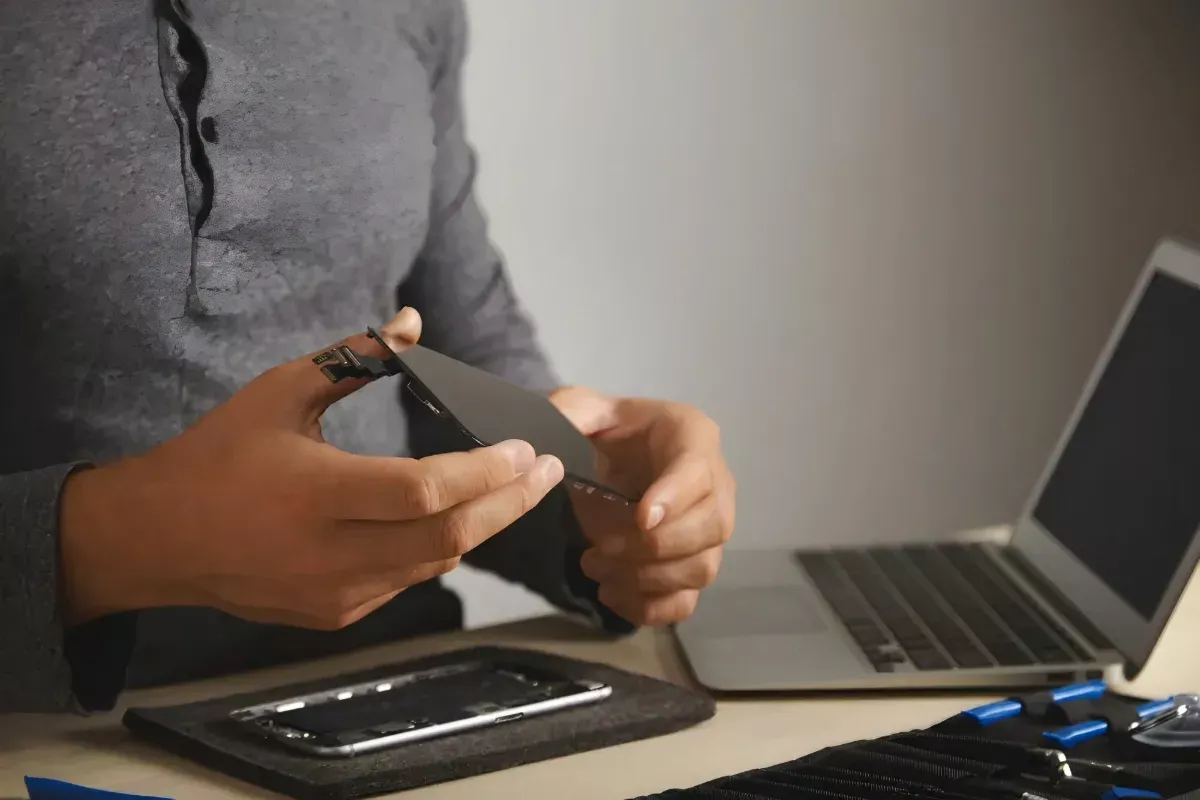 Jangan Terlalu Sering Charge 100%! Begini Trik Baterai Laptop Lebih Awet