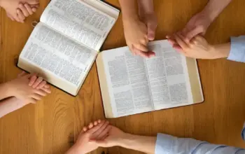 Janji Tuhan Selalu Tepat Waktu 15 Ayat Emas dari Kitab 2 Petrus