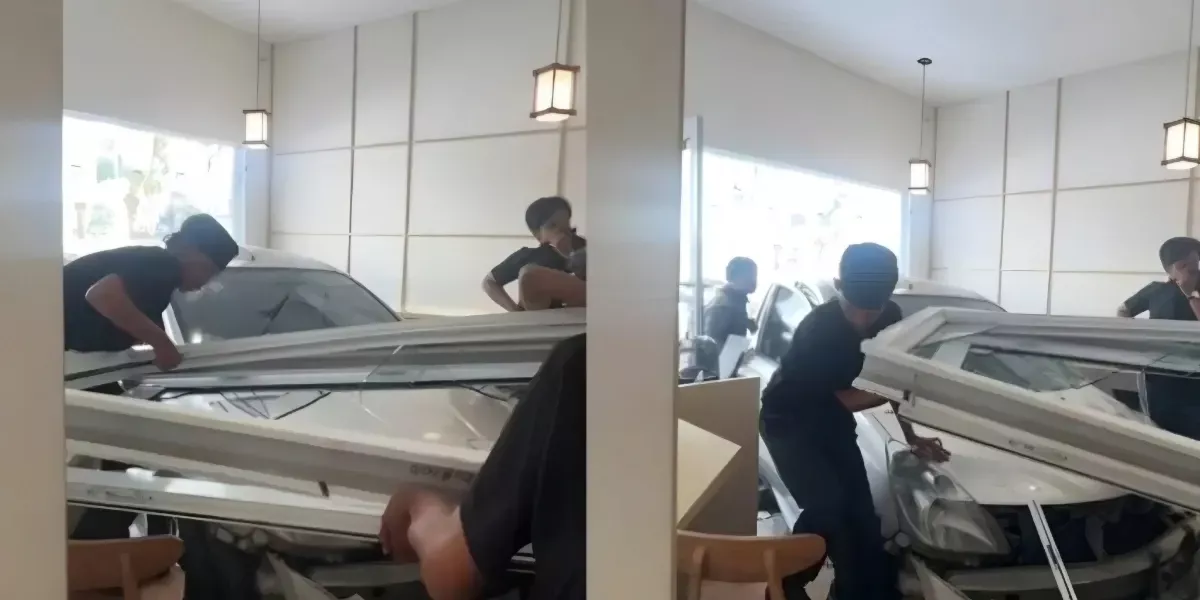 Mobil Hantam Restoran Jepang Saat Makan Siang di Gading Serpong