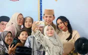 Momen Idulfitri Tanpa Batas, Bupati Lampung Selatan Sapa dan Salami Warga di Lamban Rakyat