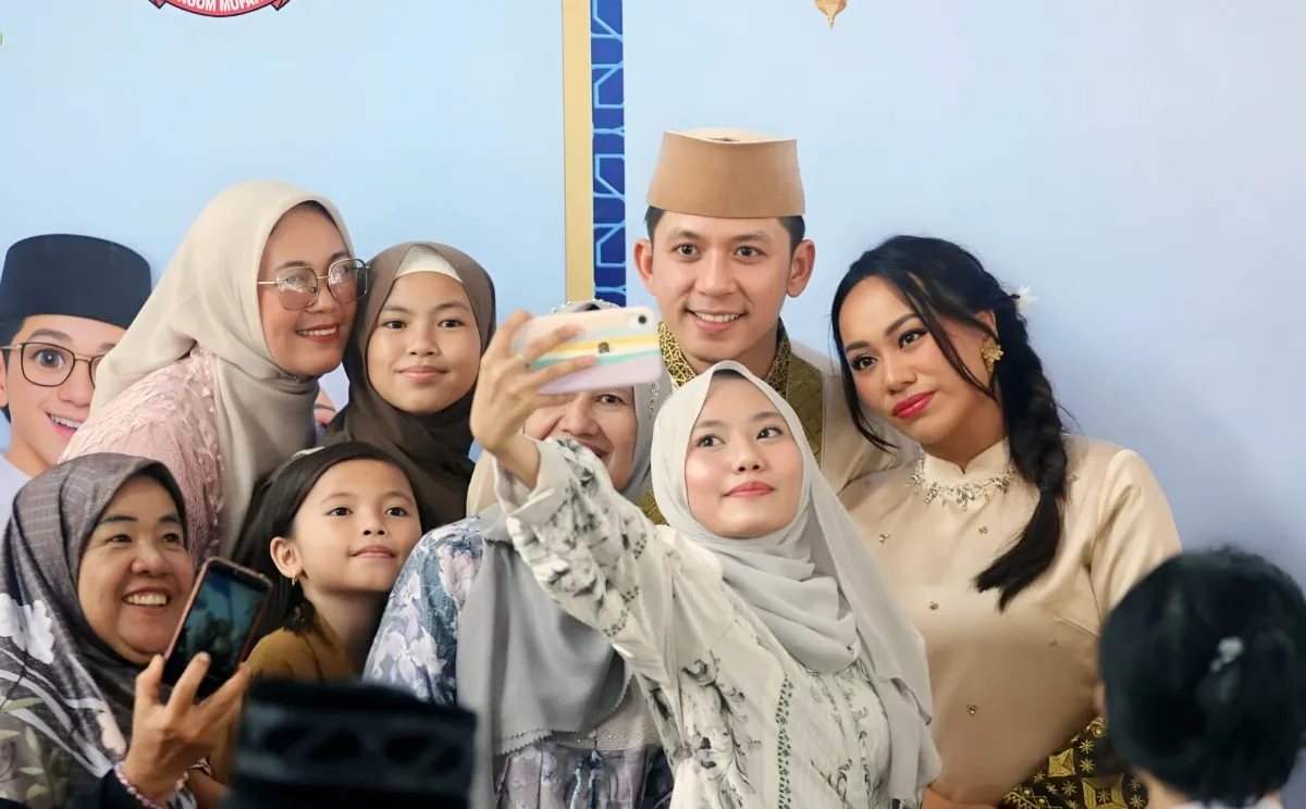 Momen Idulfitri Tanpa Batas, Bupati Lampung Selatan Sapa dan Salami Warga di Lamban Rakyat