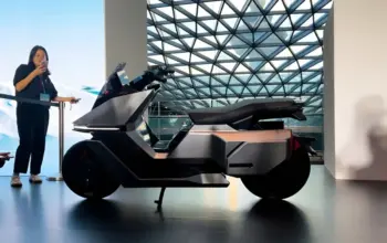 Omo X Motor Listrik Self-Balancing Debut Global di Singapura, Pra-Order Indonesia Dibuka April 3 Motor Listrik Omo X Hadir Perdana di Singapura, Konsumen Indonesia Tunggu April