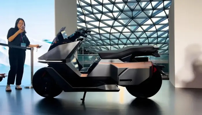 Omo X Motor Listrik Self-Balancing Debut Global di Singapura, Pra-Order Indonesia Dibuka April