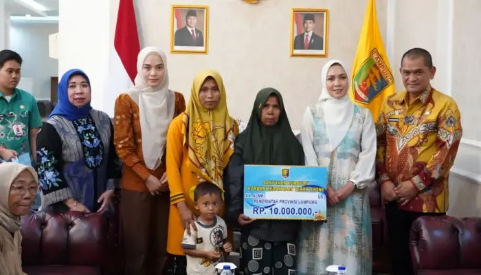 Pemprov Lampung Beri Santunan untuk Keluarga Korban Kebakaran Gedung Terra Drone Jakarta