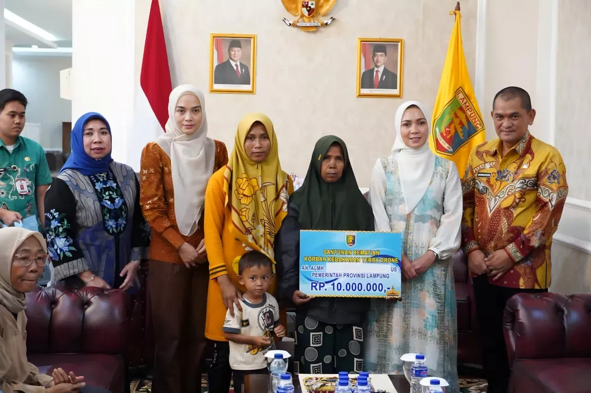 Pemprov Lampung Serahkan Bantuan untuk Keluarga Korban Kebakaran di Gedung Terra Drone Jakarta