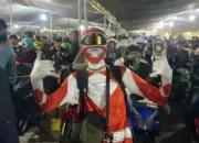 Pemudik Asal Tangerang Pakai Kostum Power Rangers Saat Perjalanan ke Lampung