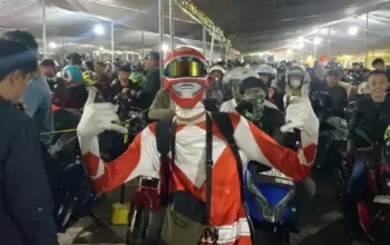 Pemudik Asal Tangerang Pakai Kostum Power Rangers Saat Perjalanan ke Lampung