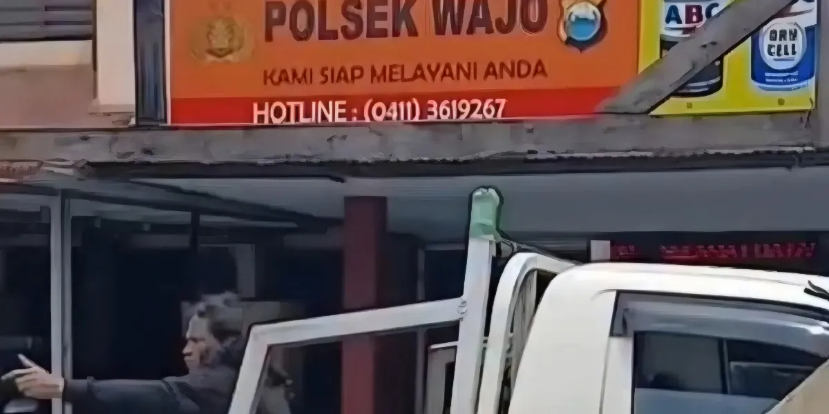 Pria Marah di Polsek Wajo Makassar Ancaman Obeng ke Polisi Terekam Viral Ini Ceritanya