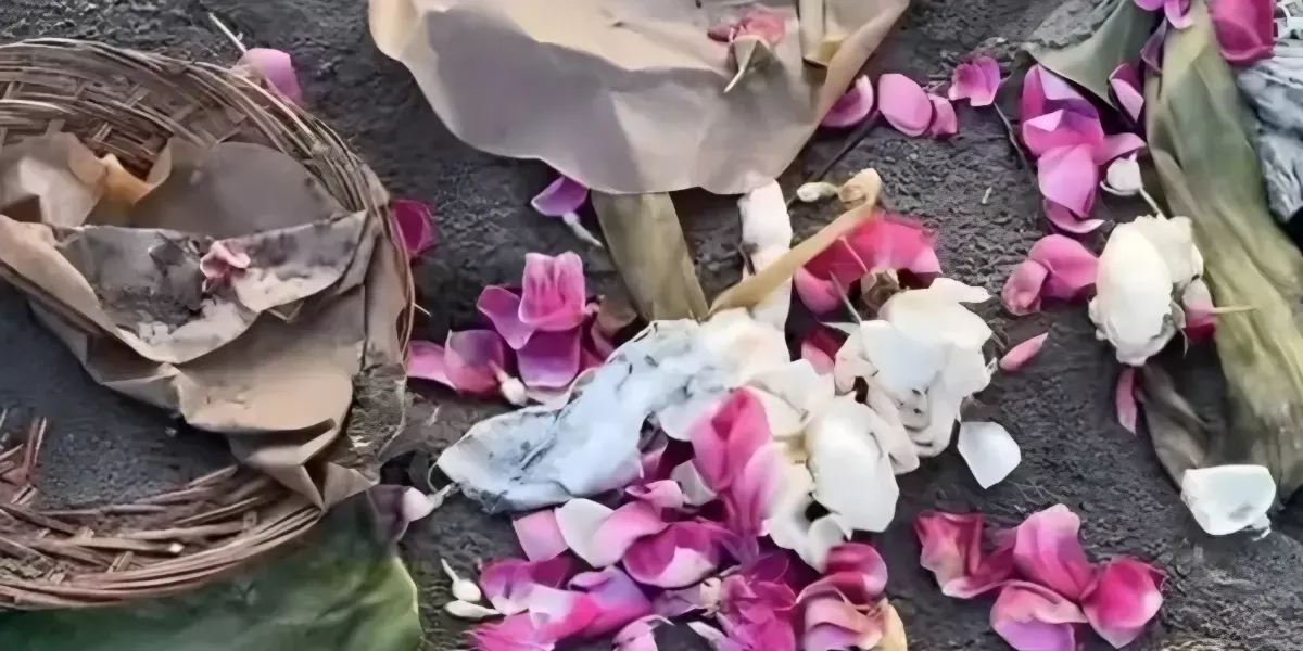 Ramai Dibahas Sesajen Tak Biasa Ditemukan Netizen di Pantai Parkus Setelah Sahur