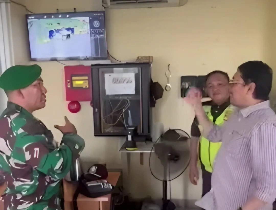 Salut Petugas Tol Bakter Kembalikan Tas Berisi Rp77 Juta dan Ribuan Dolar