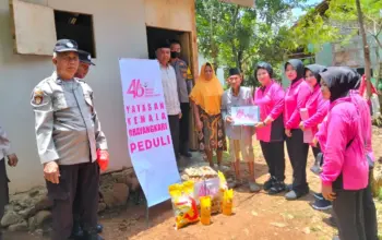 Sambut Lebaran Polsek Tanjung Bintang dan Bhayangkari Berbagi dengan Warga Kaliasin