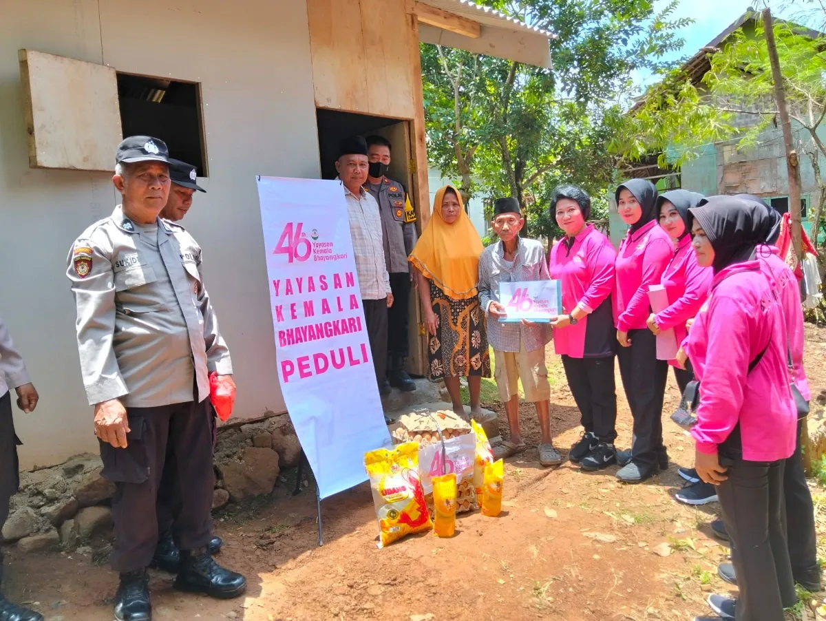Sambut Lebaran Polsek Tanjung Bintang dan Bhayangkari Berbagi dengan Warga Kaliasin