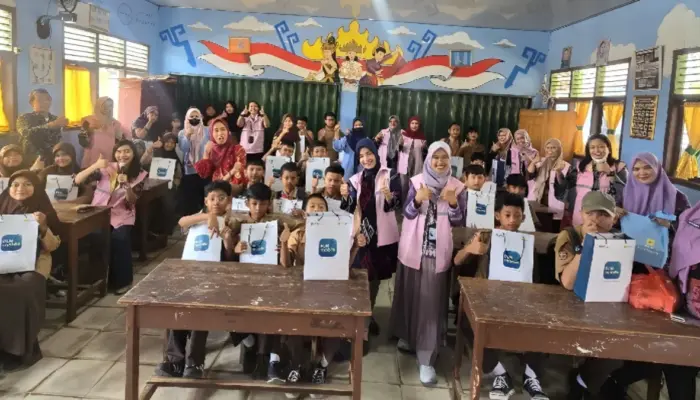 Srikandi PLN UID Lampung Edukasi Bahaya Listrik dan Salurkan Bantuan Alat Tulis di SDN 3 Perumnas Way Kandis
