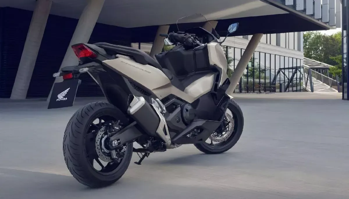 Tenaga Gahar, Konsumsi BBM Tetap Hemat? Simak Honda Forza 750