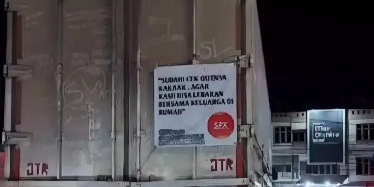 Viral! Kurir Ekspedisi Diduga SPX Pasang Tulisan di Truk: “Sudah Checkoutnya Kakak, Biar Kami Bisa Lebaran di Rumah”