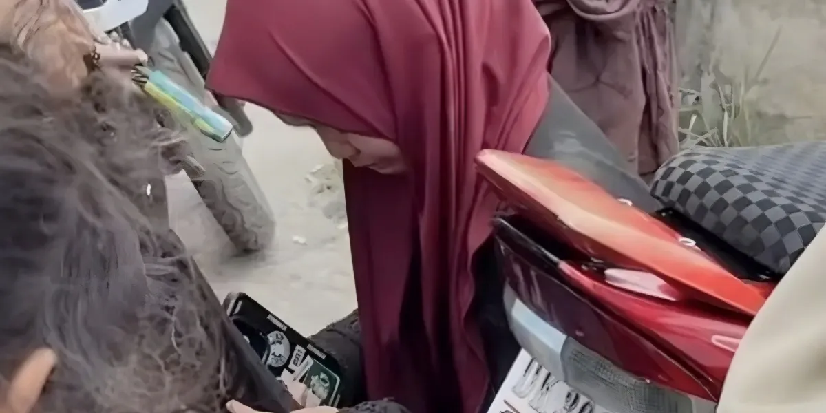 Viral Rok Tersangkut Rantai Motor Jelang Lebaran Netizen Ingatkan Risiko Berbahaya