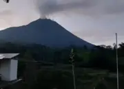Aktivitas Gunung Merapi Meningkat, 10 Guguran Lava Terpantau hingga 2 Kilometer 15 Aktivitas Gunung Merapi Meningkat 10 Guguran Lava Terjadi Warga Diminta Waspada