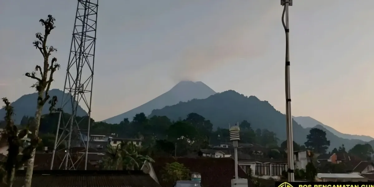 Aktivitas Gunung Merapi Meningkat Drastis! 15 Kali Guguran Lava Terekam, Warga Diimbau Siaga