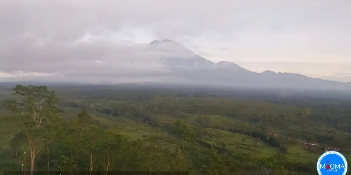 Aktivitas Gunung Semeru Meningkat 27 Letusan Terdeteksi Zona Bahaya Meluas 17 Km