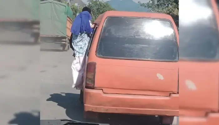 Angkot Bukan Bus Sekolah: Saat Pelajar Kota Masih Bertaruh Nyawa di Jalanan