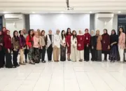 BRI Branch Office Kramat Rayakan Hari Kartini, Karyawan Tampil dengan Busana Nusantara