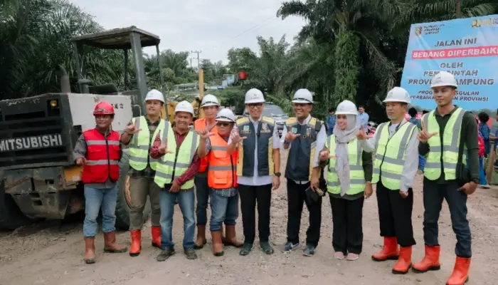 Penantian Belasan Tahun Terjawab, Gubernur Lampung Mulai Bangun Jalan Kasui – Air Ringkih Way Kanan