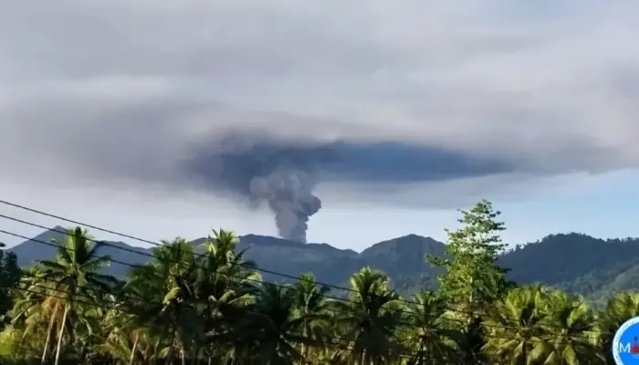 Breaking! Gunung Dukono Erupsi Pagi Ini, Kolom Abu Capai 800 Meter, Warga Diminta Waspada