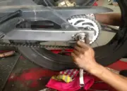 Panduan Lengkap Cara Mengencangkan Rantai Motor agar Performa Tetap Optimal 15 Cara Mudah Mengencangkan Rantai Motor Sendiri Tanpa Harus ke Bengkel