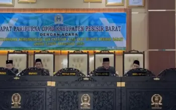 DPRD Pesisir Barat Sampaikan Rekomendasi LKPJ 2025 dengan Bahasa Lampung, Dorong Pelestarian Budaya