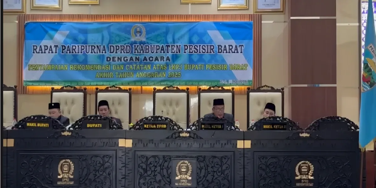 DPRD Pesisir Barat Lestarikan Budaya Sampaikan Rekomendasi LKPJ 2025 Pakai Bahasa Lampung