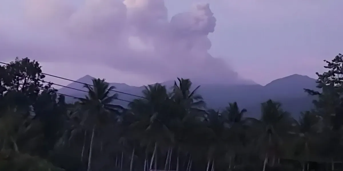 Dukono Meletus Lagi, Kolom Abu Setinggi 900 Meter, Warga Diminta Waspada