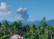 Erupsi Gunung Dukono, Kolom Abu Capai 900 Meter, Warga Diminta Waspada
