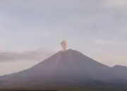 Gunung Semeru Kembali Erupsi, Kolom Abu 800 Meter Mengarah ke Barat dan Barat Daya 16 Erupsi Gunung Semeru Hari Ini: Kolom Abu 800 Meter, Arah Barat, Warga Diminta Waspada