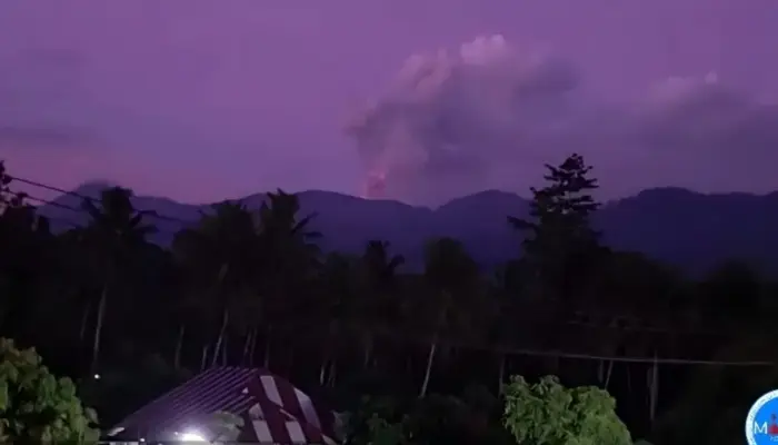Gunung Dukono Erupsi Hari Ini, Kolom Abu Capai 900 Meter Warga Diminta Waspada