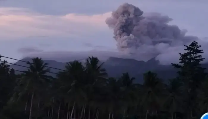 Gunung Dukono Kembali Erupsi, Kolom Abu Capai 1 Km