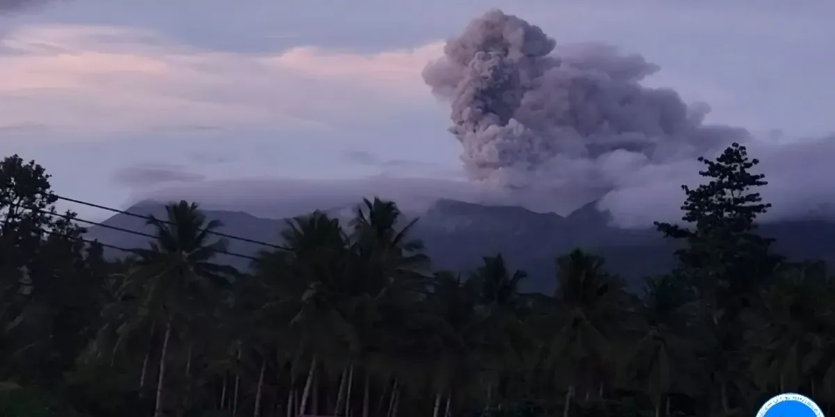 Gunung Dukono Kembali Erupsi, Kolom Abu Terpantau 1 Km, Warga Diminta Waspada