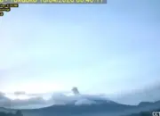Gunung Ibu Erupsi 10 April 2026, Kolom Abu 500 Meter Mengarah Tenggara