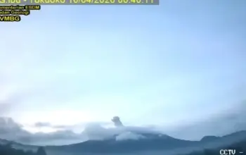 Gunung Ibu Erupsi 10 April 2026 Abu Vulkanik Capai 500 Meter ke Arah Tenggara