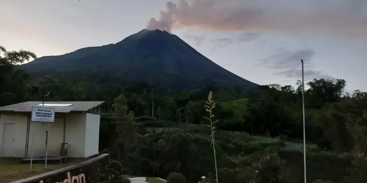 Gunung Merapi Kian Aktif, 42 Gempa Guguran Terekam, Warga Diminta Waspada