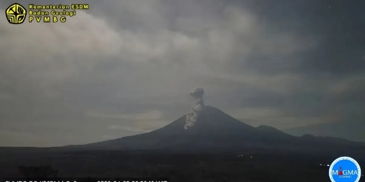 Gunung Semeru Erupsi Lagi, Abu Tembus 1.000 Meter, Warga Diminta Waspada
