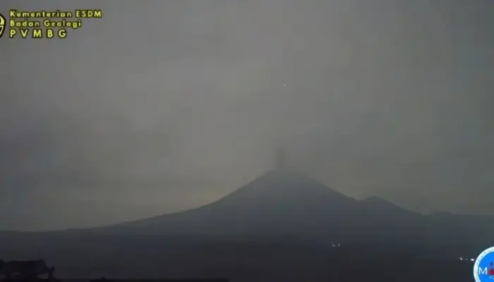 Gunung Semeru Erupsi Pagi Ini, Kolom Abu Capai 800 Meter, Warga Diminta Waspada