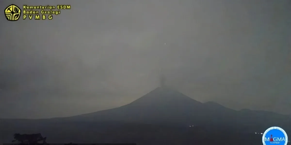 Gunung Semeru Meletus Hari Ini Abu Vulkanik Menjulang 800 Meter Warga Diminta Menjauh