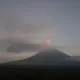 Gunung Semeru Meletus, Kolom Abu 700 Meter dan Zona Bahaya Diperbarui