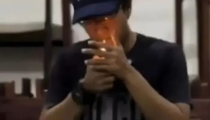 Viral Video Diduga Sudarno Tim Ahli Gubernur Kaltim Merokok Saat Sosialisasi Gratispol, Netizen Geram