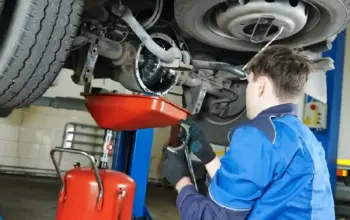 Wajib Tahu! Ciri-Ciri Oli Transmisi Manual Harus Diganti Agar Mobil Tetap Prima 5 Jangan Abaikan! Ini Tanda Oli Transmisi Manual Sudah Tidak Layak Pakai